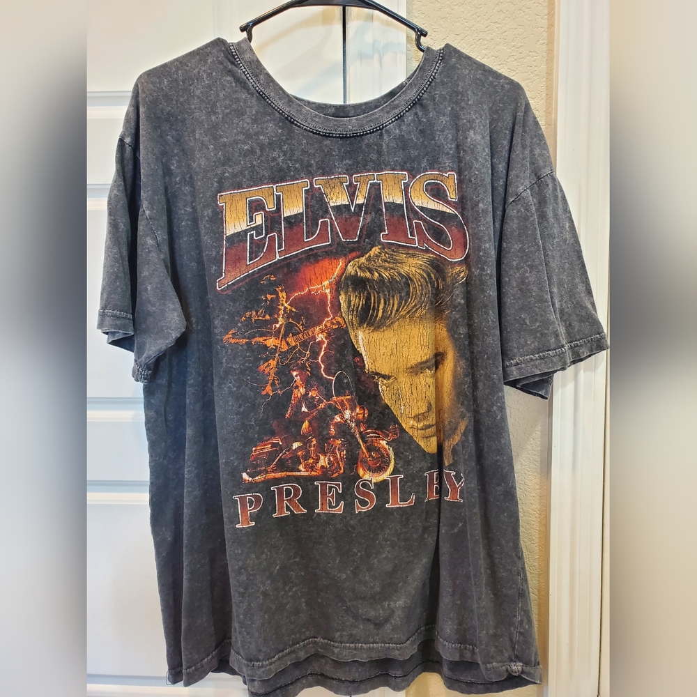 Buckle Tee‎